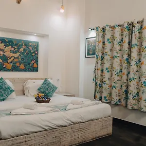 Safarnama - A Boutique *** Varanasi