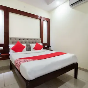 Hotel Oyo 48380 Satkar, Varanasi